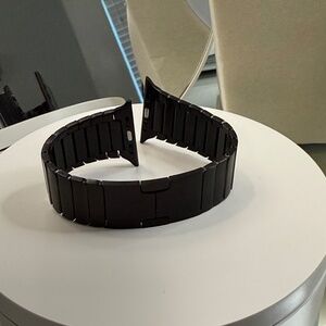 J090. Authentic Apple Stainless Steel Apple Watch Band 45MM - Space Black